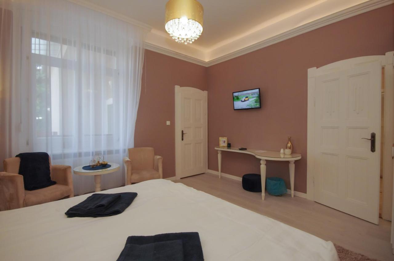 Glamour Apartman Gyula Exterior photo
